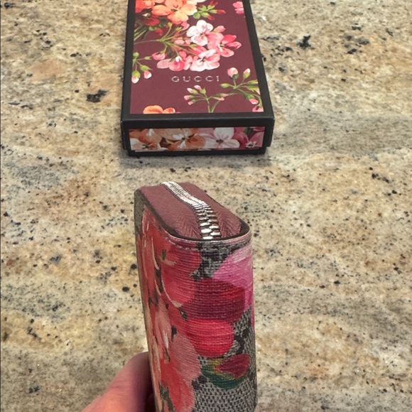 GUCCI SUPREME BLOOMS WALLET Full Inclusion - Picture 11 of 13